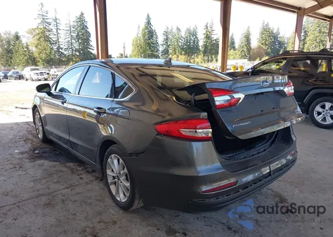 2019 Ford Fusion Hybrid Sel z USA, uszkodzony, nr VIN 3FA6P0MU6KR221159